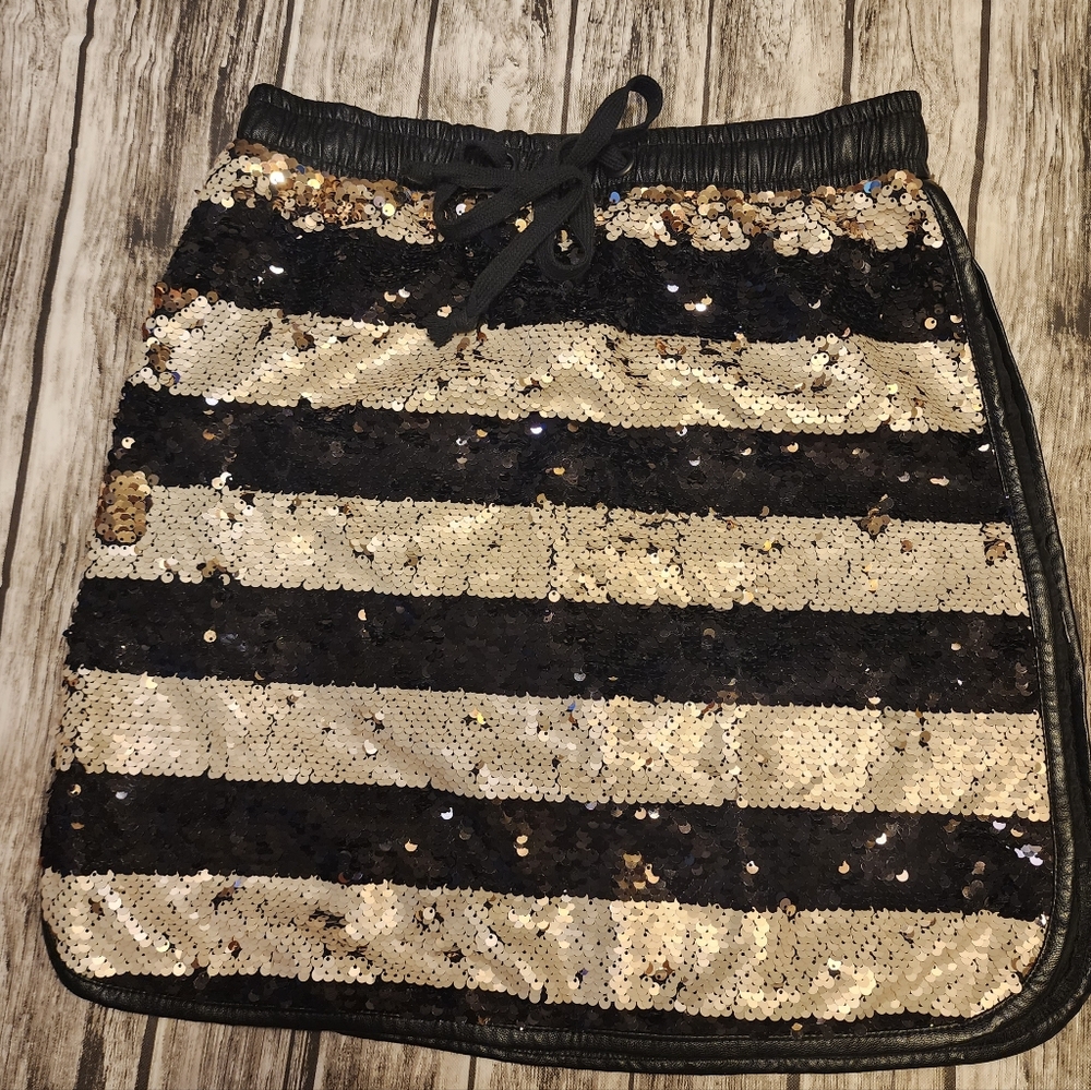 Gianni Bini Size XS sequin mini skirt.